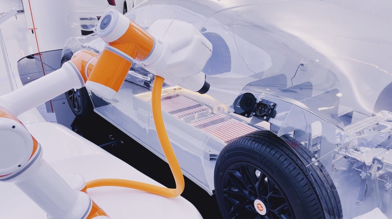 充电机器人来了，能链智电进军无人驾驶补能领域